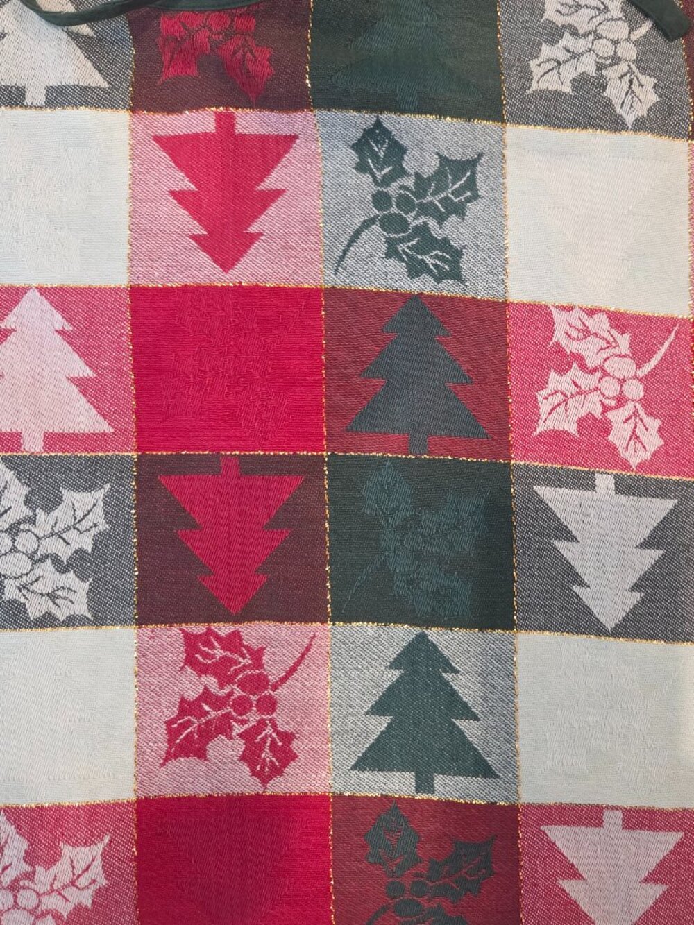 Vintage Christmas Tree Skirt - Picture 4 of 9